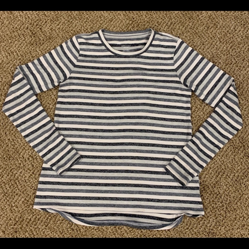 American Eagle Women’s Sweater Soft & Sexy Crew